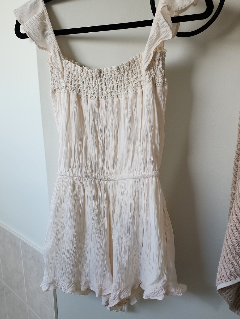 AE Cream Romper Xs - Picture 11 of 12